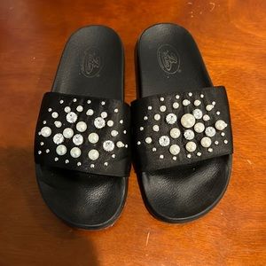 Embellished slides With pearls, rhinestones, and studs size 6